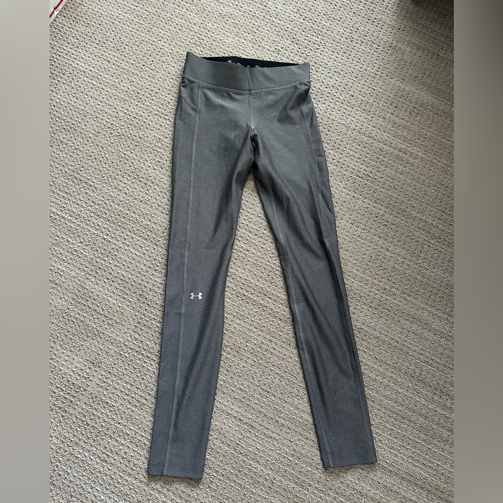 #296 Under Armour Charcoal Performance Leggings in Size Small.